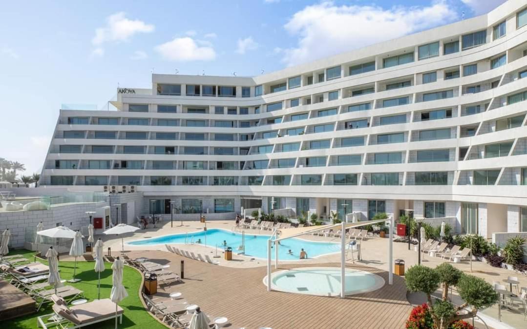 דירה סוויטה עם נוף וצמודה לים במתחם Seaside היוקרתי עם בריכה - By Seaelo